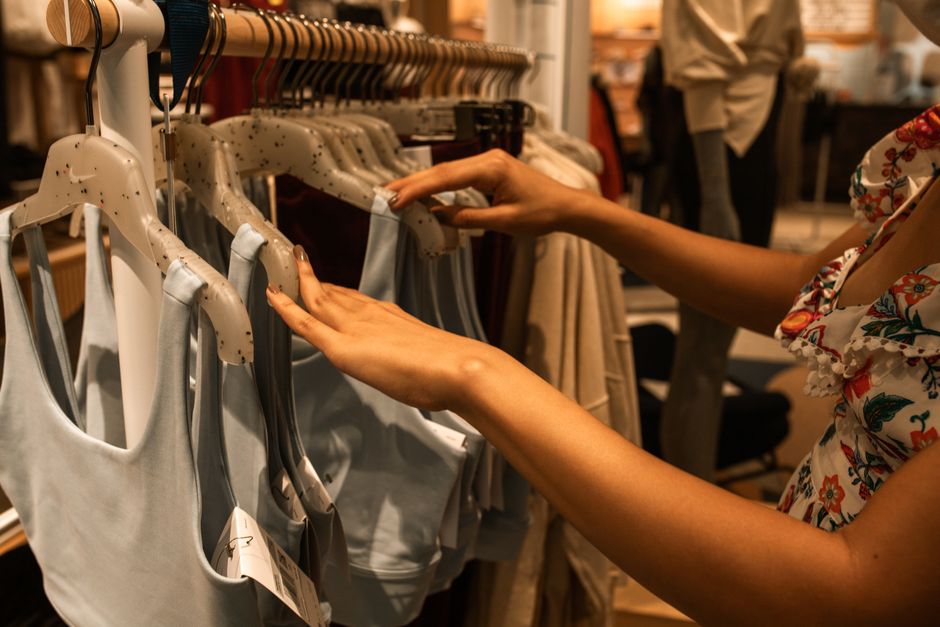 How To Choose The Right Belt: The Right Belt to Cinch Your Waist: Fit, Style, and Mistakes to Avoid